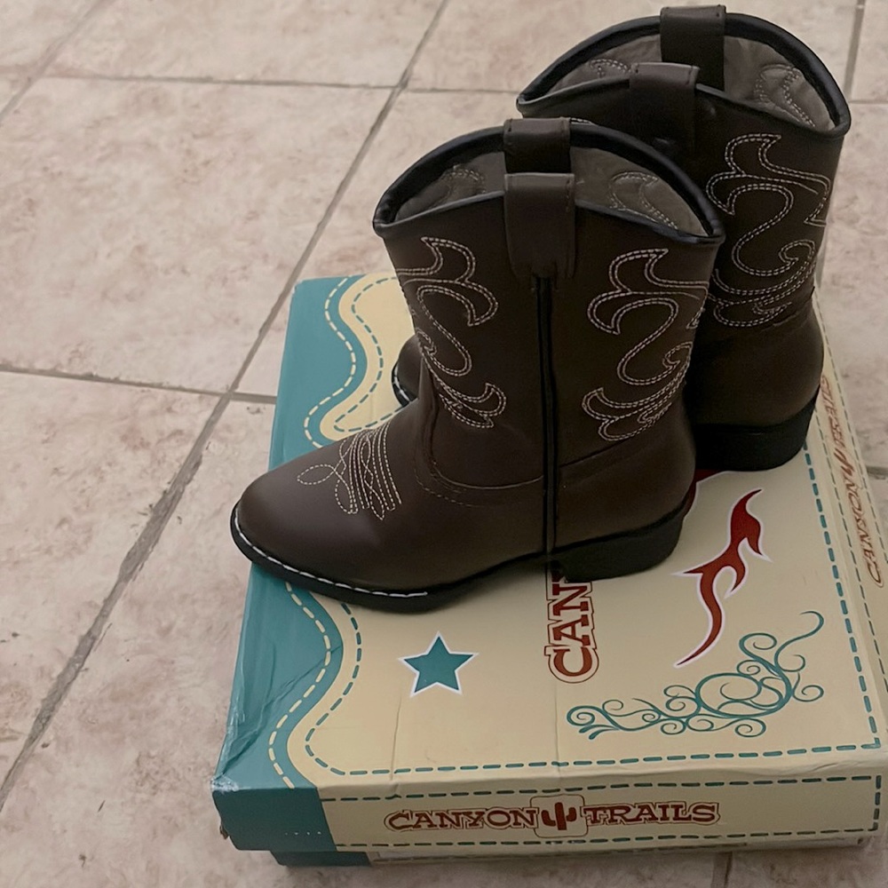 Great Condition toddler Cowboy Boots 🤠 brought in Dallas Texas